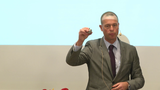 Förhandsvisning (thumbnail) från videon Nils Hailer: Att laga leder och lappa trådar - en titt i ortopedens snickarbord
