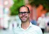 Förhandsvisning (thumbnail) från videon Internationell medling i inbördeskrig  effekten av partiska och opartiska medlare.